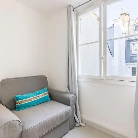 Beautiful Flat 3 Bedrooms In 9th Arrondissement * Париж