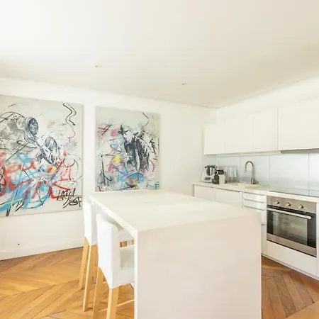 Beautiful Flat 3 Bedrooms In 9th Arrondissement *