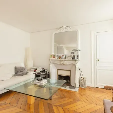 Beautiful Flat 3 Bedrooms In 9th Arrondissement Париж